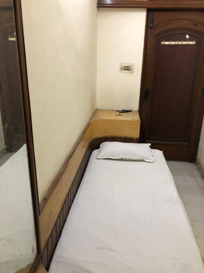 Hotel Yes Please Lodge Nueva Delhi Exterior foto